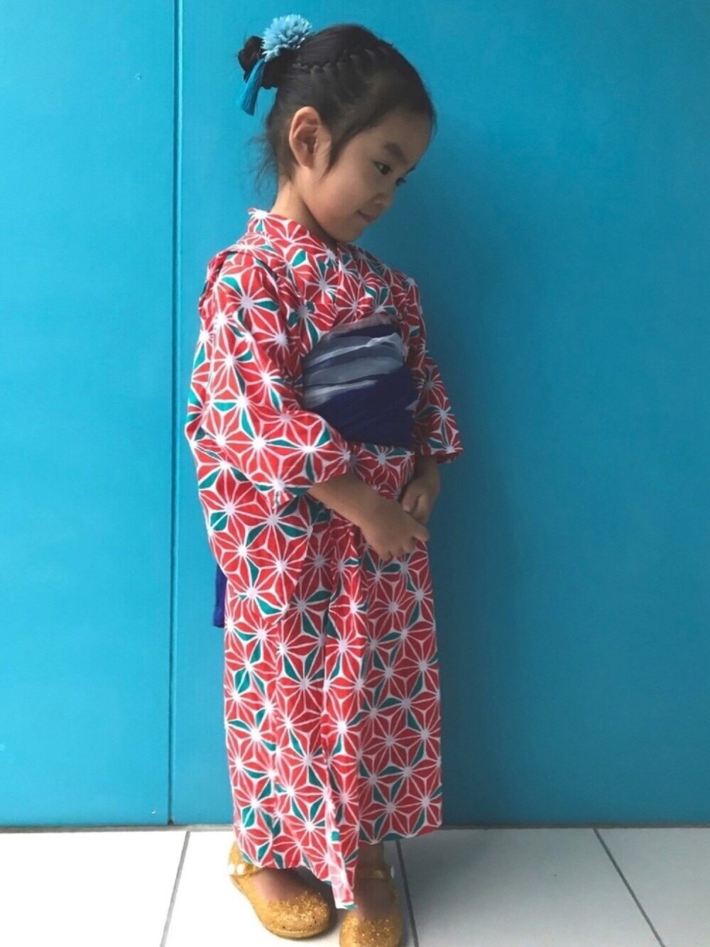 「キッズコーデ、キッズファッション、浴衣、花火大会、女の子、プチプラ、夏コーデ、4歳」｜「DAISOのアイテム（バレッタ/ヘアクリップ、ブルー系）」を使った、nikoさん（キッズ・100cm）の夏コーディネートの1枚目の写真