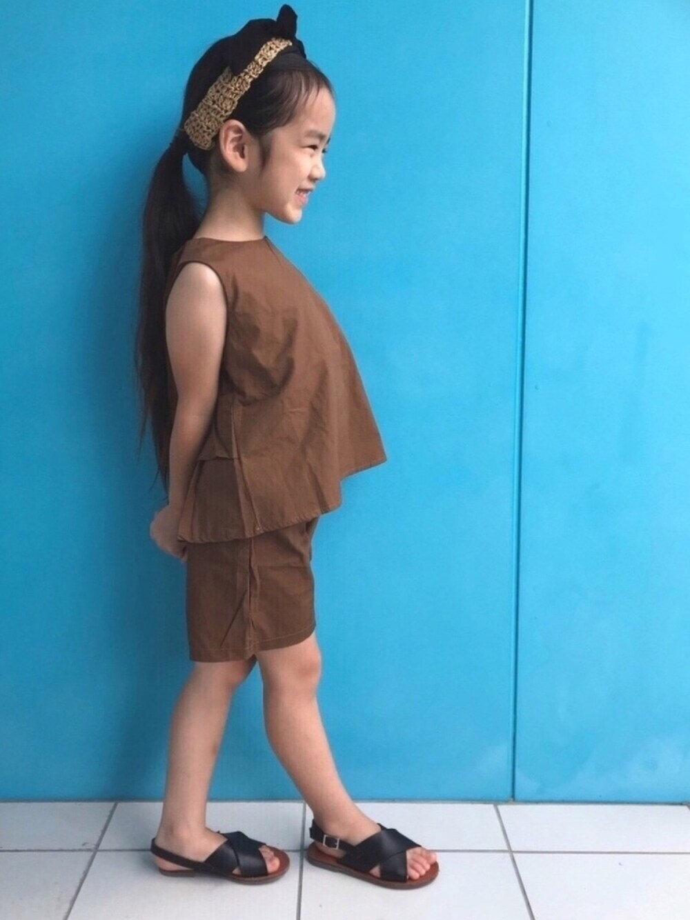 「キッズコーデ、キッズファッション、夏コーデ、セットアップ、ヘアバンド、休日スタイル、韓国子供服、女の子、5歳」｜「koreaのアイテム（ヘアバンド、ブラック系）」を使った、nikoさん（キッズ・110cm）の夏コーディネートの1枚目の写真