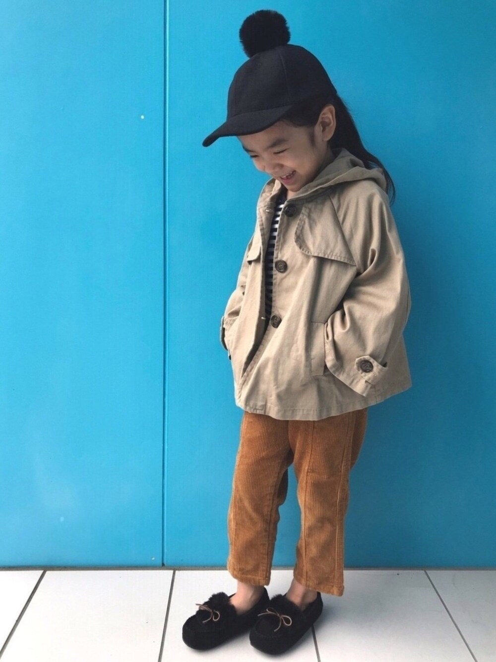「コーデュロイパンツ、キッズファッション、キッズコーデ、秋コーデ、休日スタイル、コーデュロイ、女の子、カジュアル、5歳」｜「BRANSHESのコーデュロイ8分丈パンツ（その他パンツ、ブラウン系）」を使った、nikoさん（キッズ・110cm）の秋コーディネートの1枚目の写真