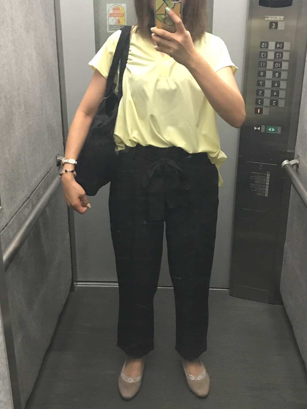「オフィスカジュアル、会社コーデ、夏コーデ」｜「GUの（GU）イージークロップドテーパードパンツ（パンツ、ブラック系）」を使った、ちゃーかさん（レディース・160cm）の夏コーディネートの1枚目の写真