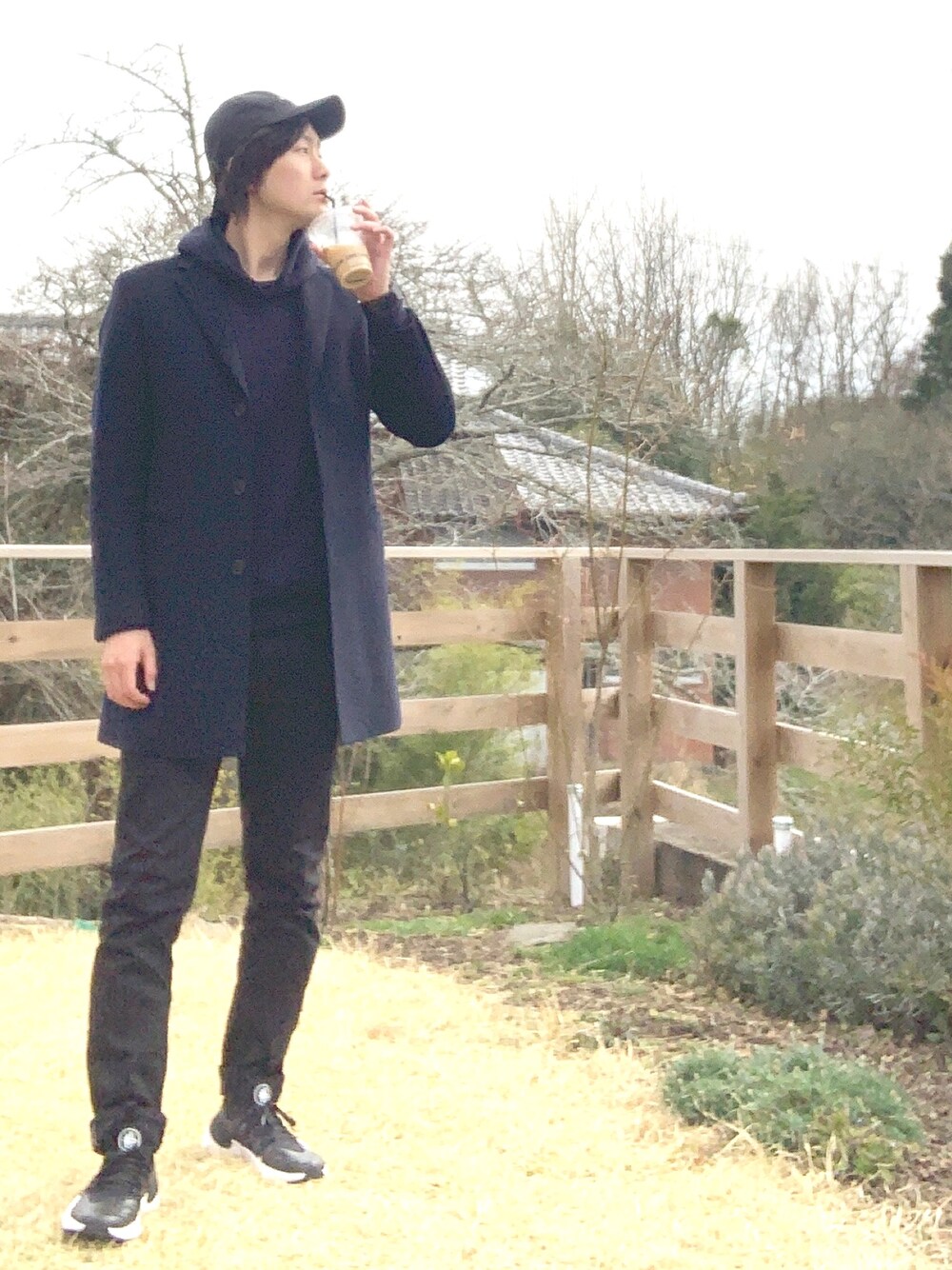「モノトーン、ユニクロ、ハラチ、キャップ、ビューティ&ユース ユナイテッドアローズ(BEAUTY&YOUTH UNITED ARROWS)」｜「NIKEのNIKE ナイキ HUARACHE E.D.G.E. LTHR ナイキ ハラチ E.D.G.E. レザー AV3598 001BLACK/WHITE（スニーカー、ブラック系）」を使った、ambi_さん（メンズ・177cm）の春コーディネートの1枚目の写真