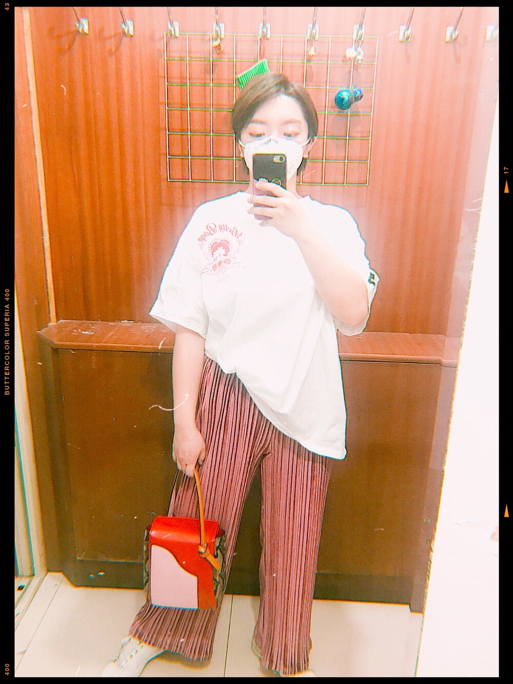 「BEAMS BOYのアイテム（トートバッグ、レッド系）」を使った、Yokokoさん（レディース・162cm）の秋コーディネートの1枚目の写真