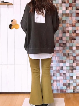 「バックロゴ」｜「アイテム（スウェット）」を使った、yu٭riさん（レディース・155cm）の冬コーディネート