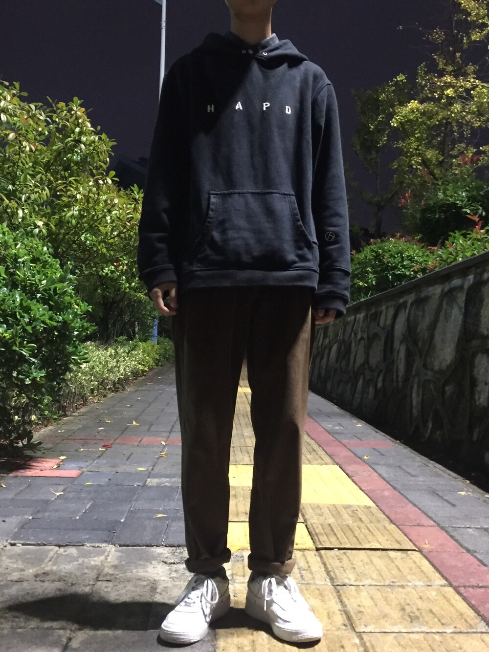 「ZARAのアイテム（チノパンツ、ブラウン系）」を使った、一甲二乙さん（レディース・160cm）の秋コーディネートの1枚目の写真