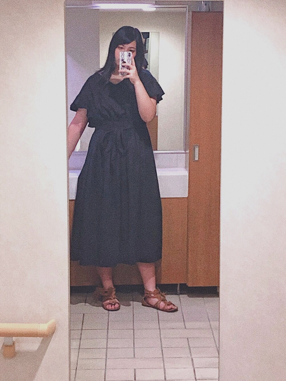 「夏コーデ」｜「ZARAのアイテム（ワンピース、ブラック系）」を使った、chan_cocoさん（レディース・170cm）の秋コーディネートの1枚目の写真