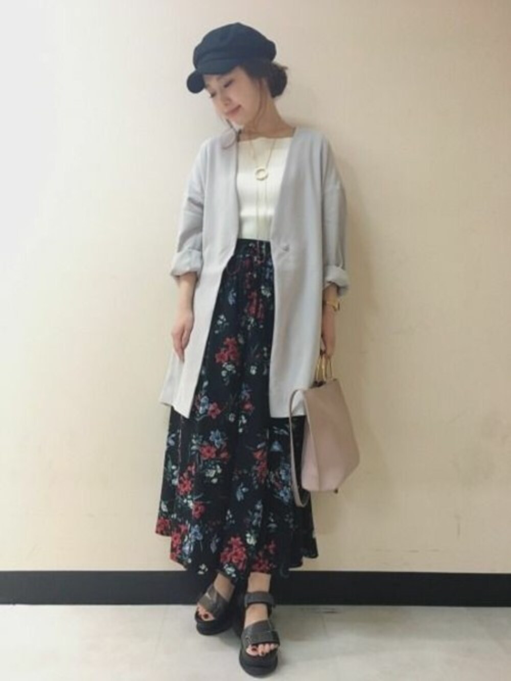 「花柄、JEANASiS、ジーナシス、ワイドパンツ、スプリングコート、春コーデ」｜「JEANASISのSSノーカラーコート/748641（ノーカラージャケット、グレー系）」を使った、yukie_JEANASISさん（レディース・160cm）の春コーディネートの1枚目の写真