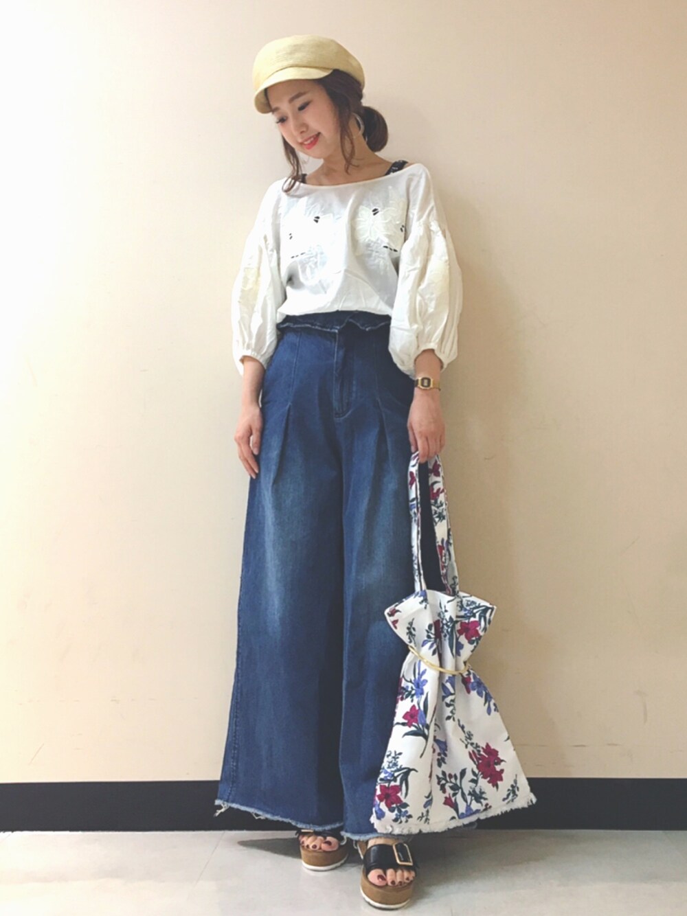 「デニム、ブラウス、刺繍、JEANASiS、ジーナシス、ワイドパンツ、サンダル、夏コーデ」｜「JEANASISのフラワーエンブロイダリーSS/758578（シャツ/ブラウス、ホワイト系）」を使った、yukie_JEANASISさん（レディース・160cm）の春コーディネートの1枚目の写真