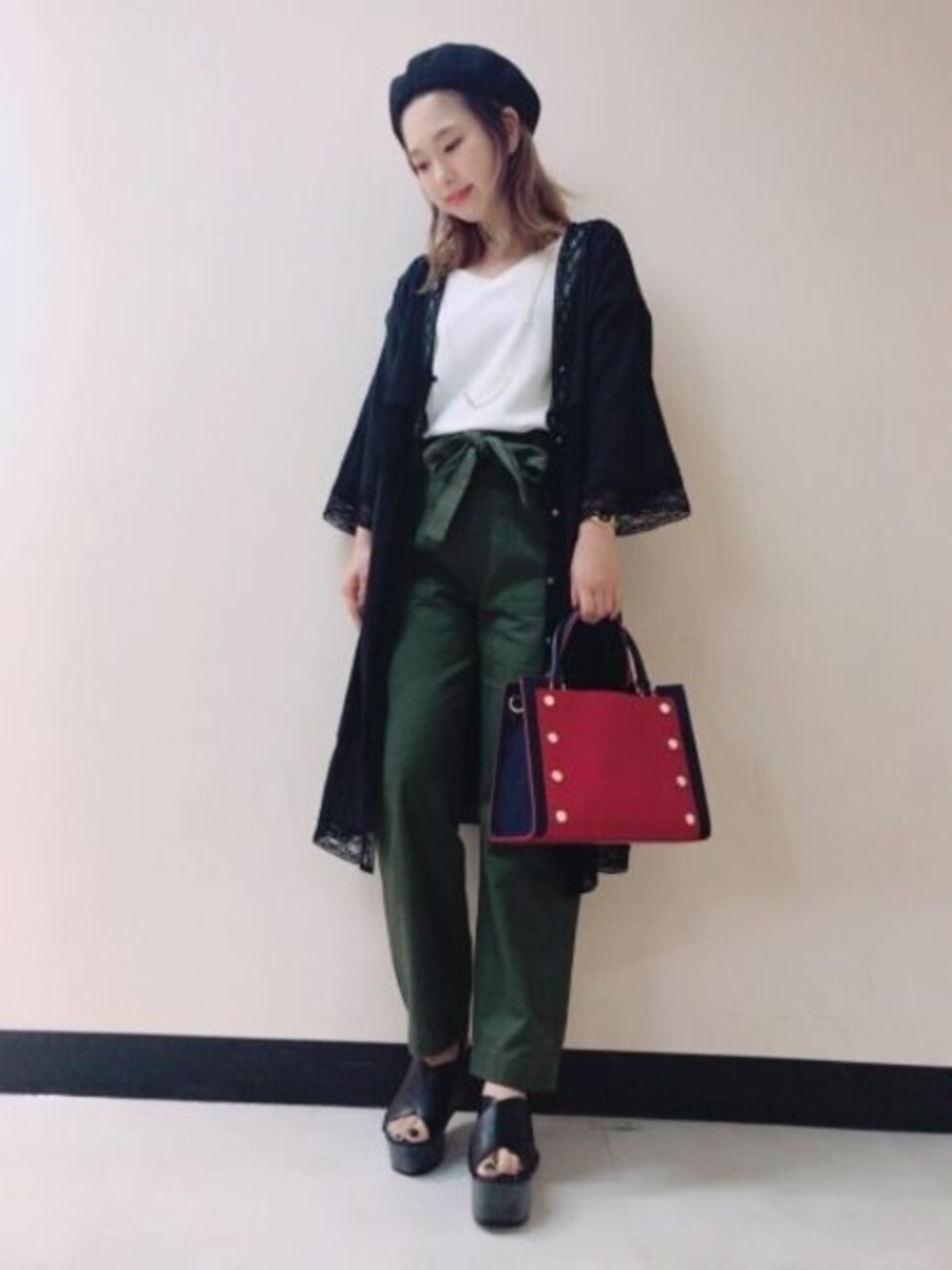 「ベレー帽、JEANASiS、ジーナシス、秋色、カーキ、ベイカーパンツ、レースガウン」｜「JEANASISのレースロングシャツ/764389（シャツ/ブラウス、ブラック系）」を使った、yukie_JEANASISさん（レディース・160cm）の夏コーディネートの1枚目の写真