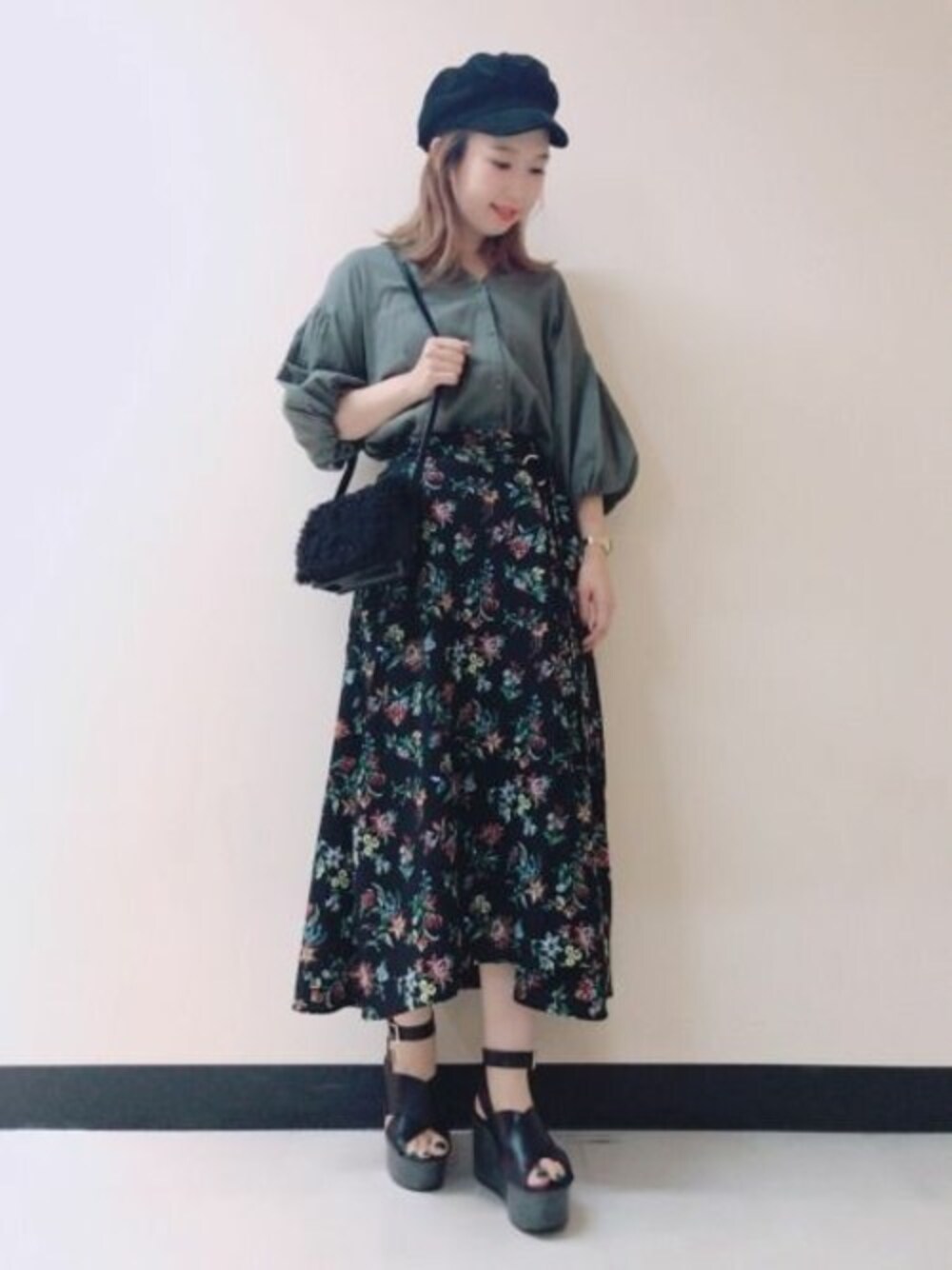 「フレアスカート、花柄、JEANASiS、キャスケット、ジーナシス、秋色、カーキ、バルーンスリーブ」｜「JEANASISのソデバルンスキッパー/762014（シャツ/ブラウス、グリーン系）」を使った、yukie_JEANASISさん（レディース・160cm）の夏コーディネートの1枚目の写真