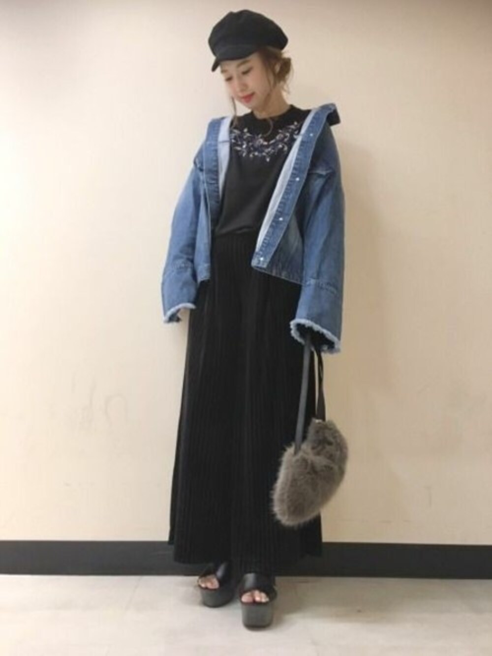 「ニット、刺繍、JEANASiS、ジーナシス、Gジャン、オトナカジュアル、秋コーデ、ベロアパンツ」｜「JEANASISの12Gハナシシュウプルオーバー/769866（ニット/セーター、ブラック系）」を使った、yukie_JEANASISさん（レディース・160cm）の秋コーディネートの1枚目の写真