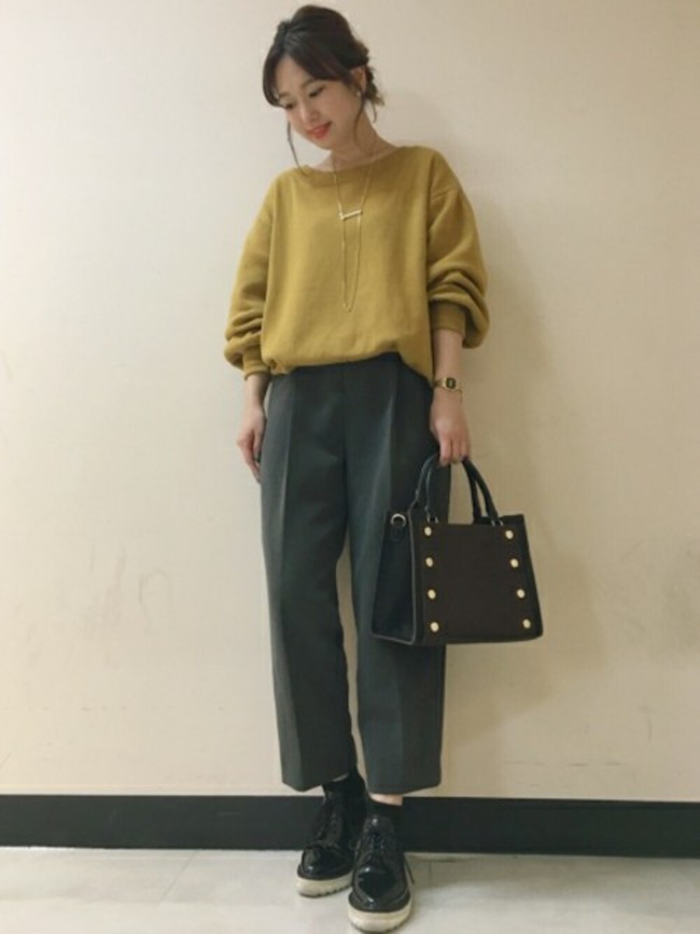 「テーパードパンツ、イエロー、JEANASiS、ゆるニット、ジーナシス、カラーニット、マスタード」｜「JEANASISのWフェイスバルンスリーブプルオーバー/774697 （ニット/セーター、イエロー系）」を使った、yukie_JEANASISさん（レディース・160cm）の冬コーディネートの1枚目の写真