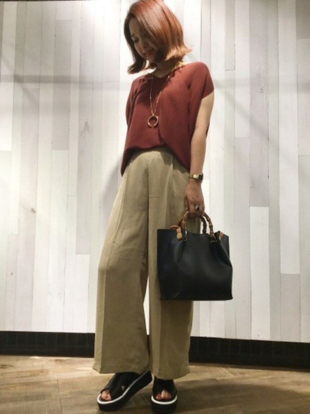「Vネック、JEANASiS、ジーナシス、ブラウン、ベージュコーデ、サマーニット、カジュアルコーデ、フレンチスリーブ、テラコッタ」｜「JEANASISの14GガーターフレンチVSS/805284（ニット/セーター、ブラウン系）」を使った、yukie_JEANASISさん（レディース・160cm）の夏コーディネートの1枚目の写真