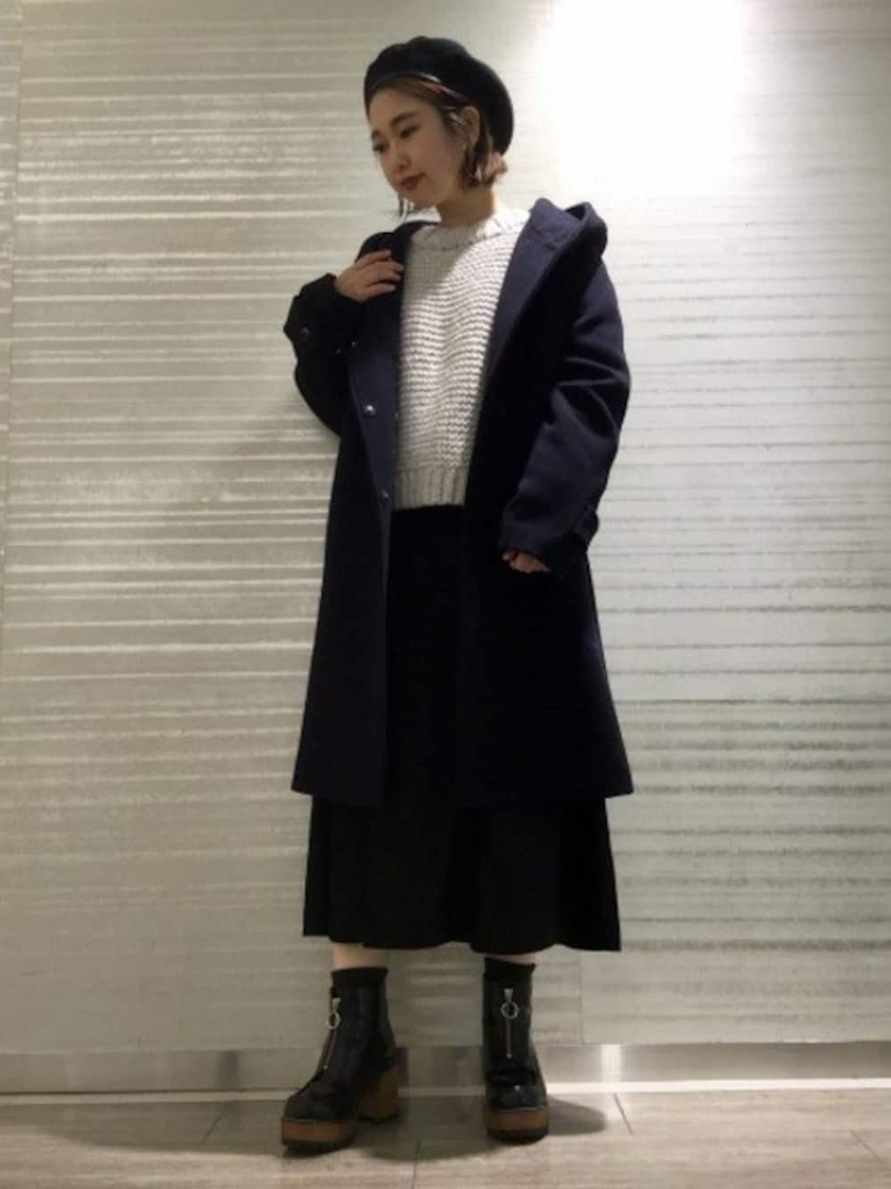 「フレアスカート、JEANASiS、ウールコート、ショートブーツ、ジーナシス、フードコート、きれいめカジュアル、シンプルコーデ、ざっくりニット」｜「JEANASISのモッサフードコート/812917（その他アウター、ブルー系）」を使った、yukie_JEANASISさん（レディース・160cm）の秋コーディネートの1枚目の写真
