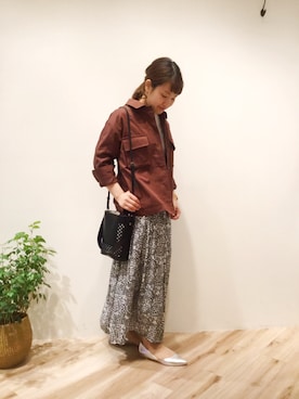 「ブラウン×ブラック」｜「アイテム（ミリタリージャケット）」を使った、まつお(⍢)さん（レディース・158cm）の春コーディネート