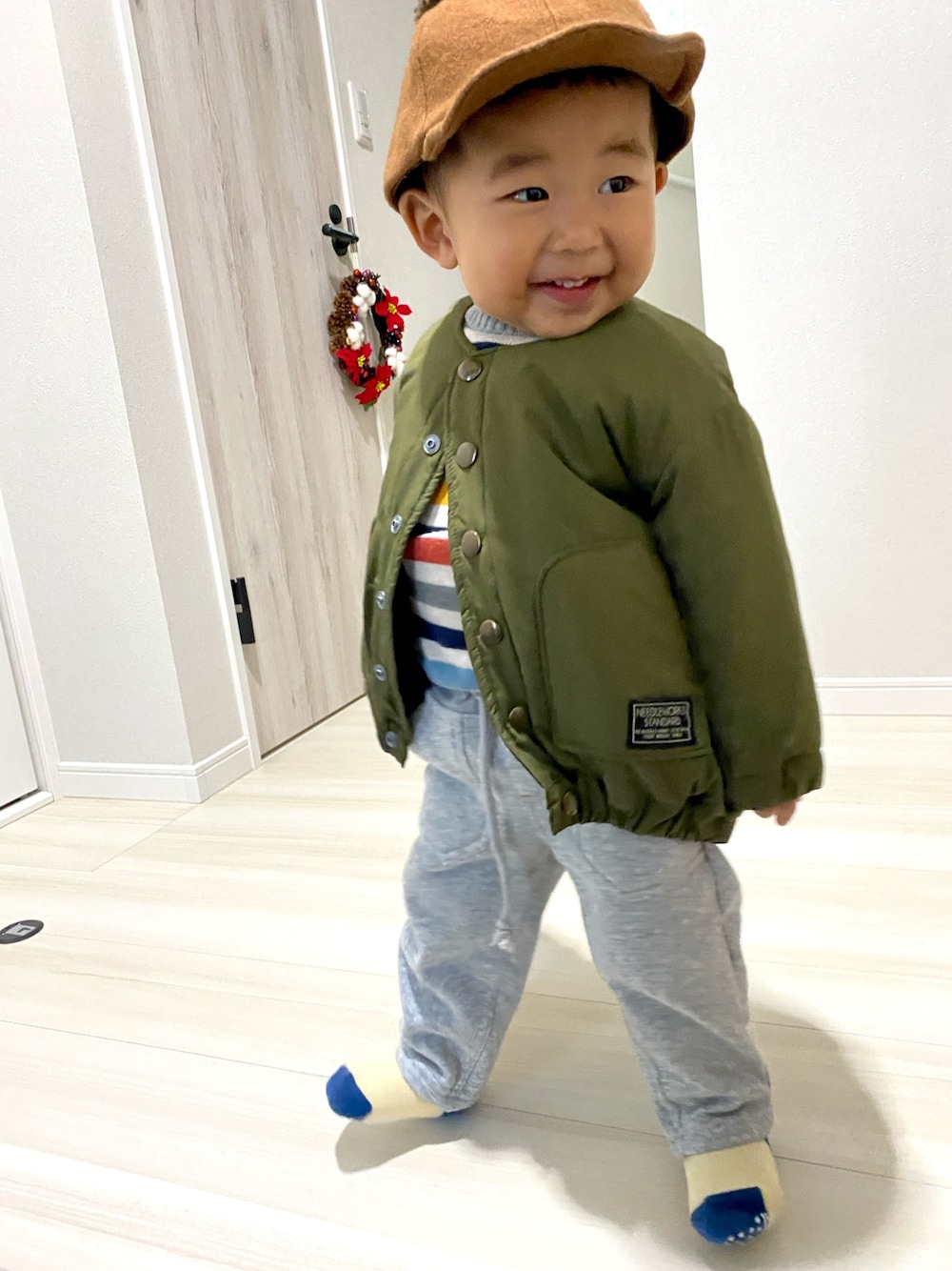 「80cm、1歳10ヶ月」｜「OFFICIAL TEAMのアイテム（ジャケット/アウター、グリーン系）」を使った、waotoさん（キッズ・80cm）の秋コーディネートの1枚目の写真