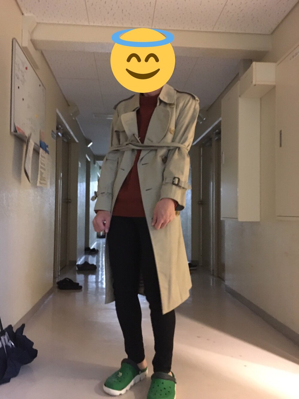 「おしゃれ、キレイめ、秋冬コーデ、オトナカジュアル、休日スタイル、ootd、いいね、save、フォローお願いします🤑、パンツスタイル、ストリート、シンプルコーデ」｜「BURBERRYのアイテム（トレンチコート、ベージュ系）」を使った、けんけんさん（キッズ・270cm）の冬コーディネートの1枚目の写真