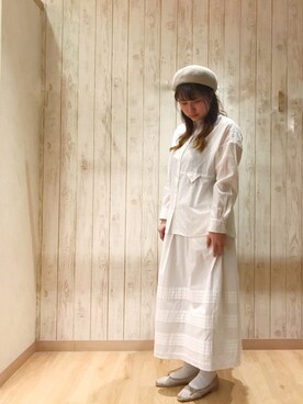 「オールホワイト」｜「アイテム（ハンチング/ベレー帽）」を使った、くまがいさん（レディース・163cm）の春コーディネート