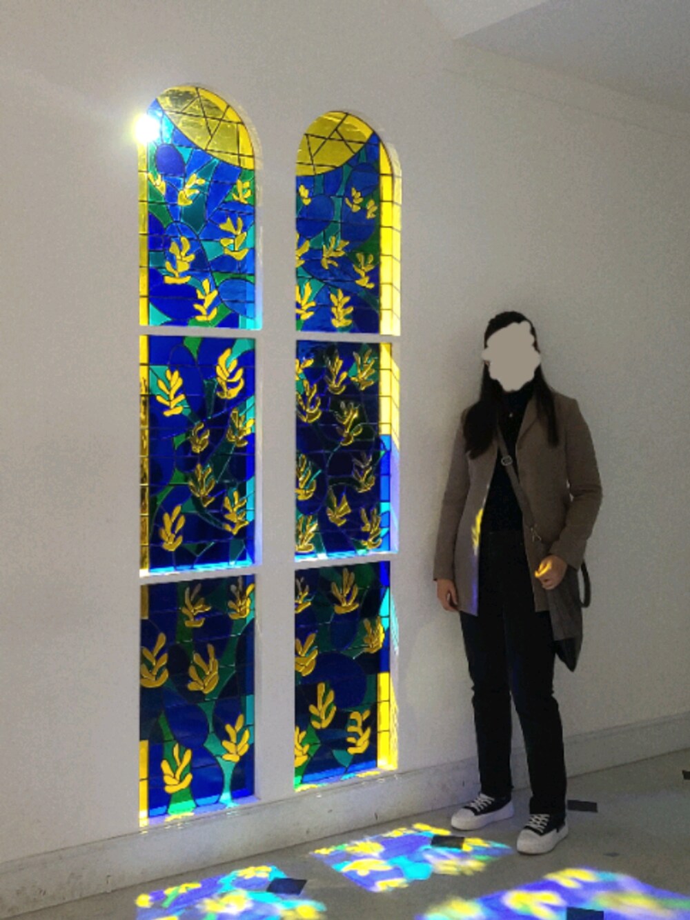 「jacket 、tailored jacket、turtleneck、jeans、VINTAGE、casual、Suit、casual suite、museum、art museum」｜「phneのアイテム（ネックレス、ゴールド系）」を使った、minさん（レディース・170cm）の春コーディネートの1枚目の写真