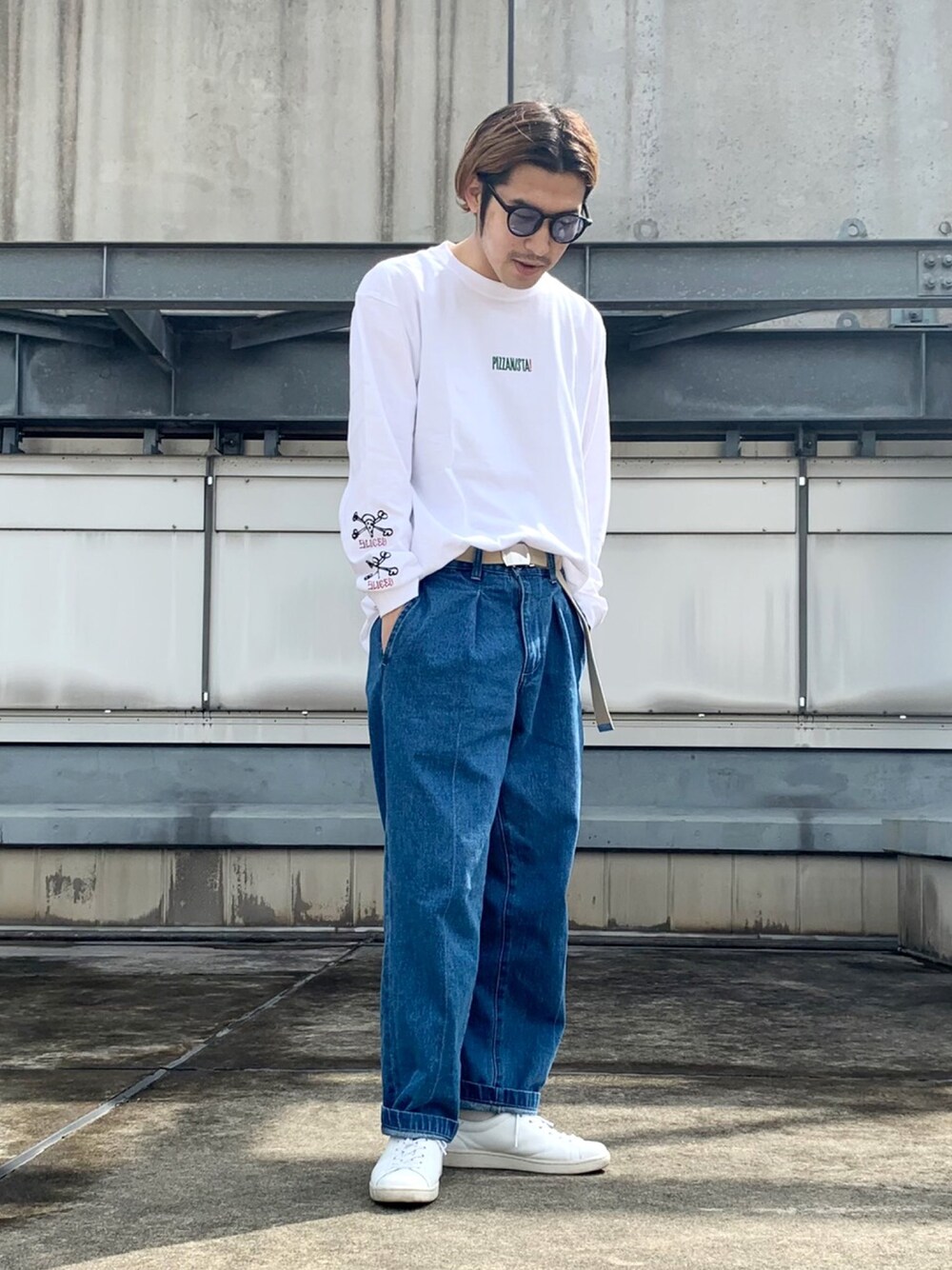 「Junred、pizzanista!、別注、ストリート、ジェンダーレス、袖プリント」｜「JUNREDのPIZZANISTA!バックプリントL/S T（Tシャツ/カットソー、ホワイト系）」を使った、kokiさん（メンズ・170cm）の春コーディネートの1枚目の写真