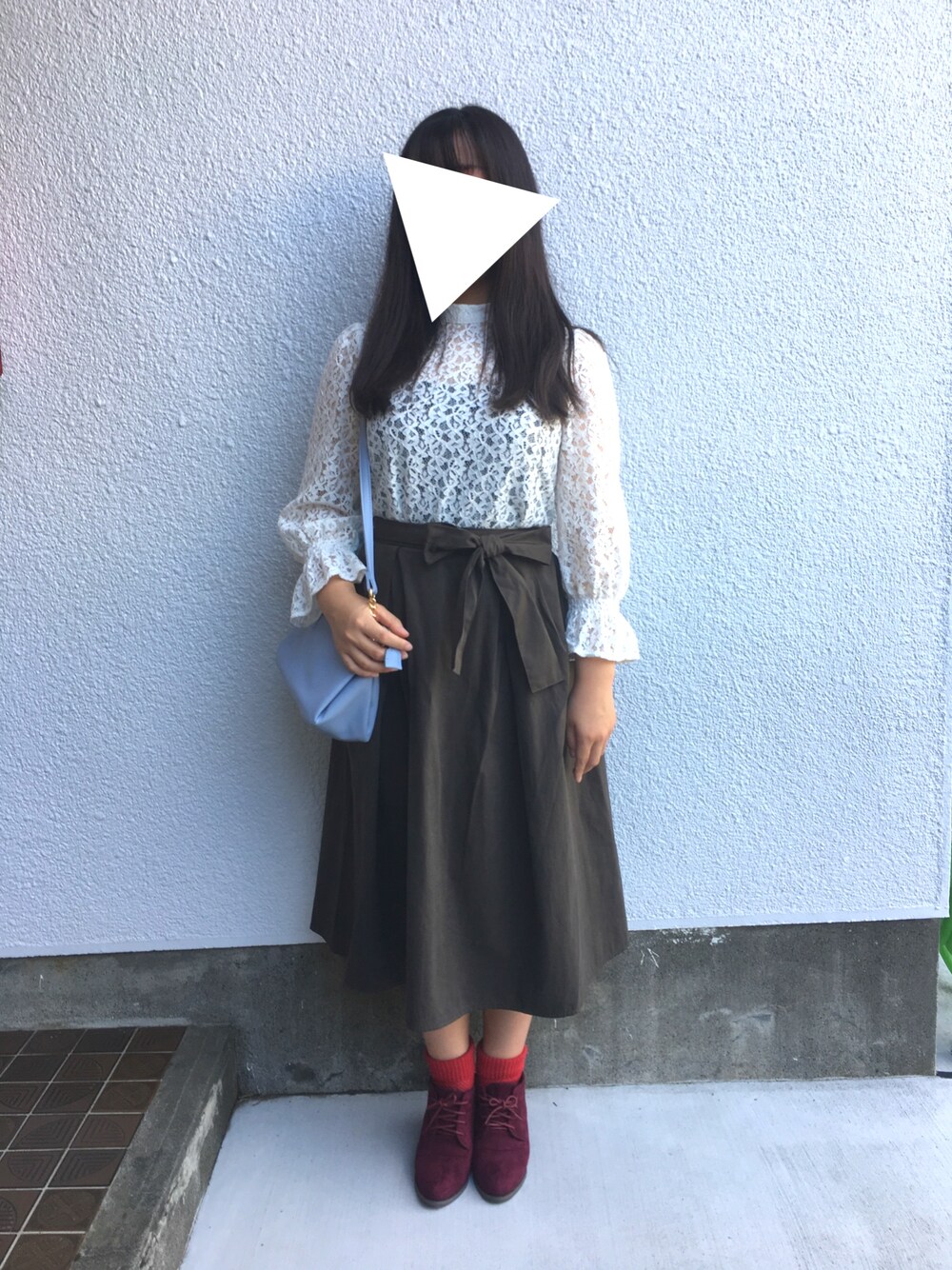 「キレイめ、GU、オールGU、レーストップス、リボンスカート、秋色スカート、赤ソックス、ボルドー、ブーティ、チビーズ✳︎」｜「GUのアイテム（スカート、グリーン系）」を使った、ひまわりさん（レディース・151cm）の秋コーディネートの1枚目の写真
