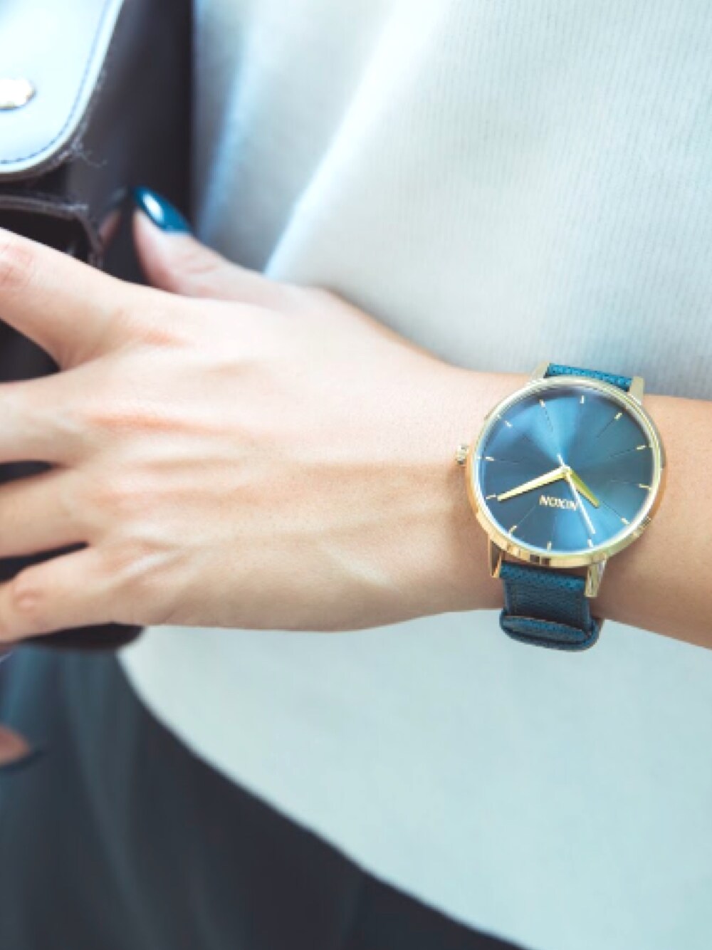 NIXON（ニクソン）の「KENSINGTON LEATHER NA1082816-00 LIGHT GOLD