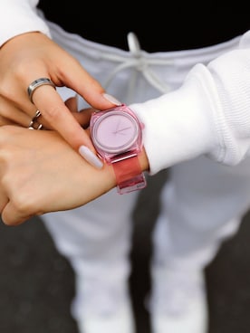 「アイテム（アナログ腕時計、ピンク系）」を使った、NIXONさん（レディース・164cm）の春コーディネート