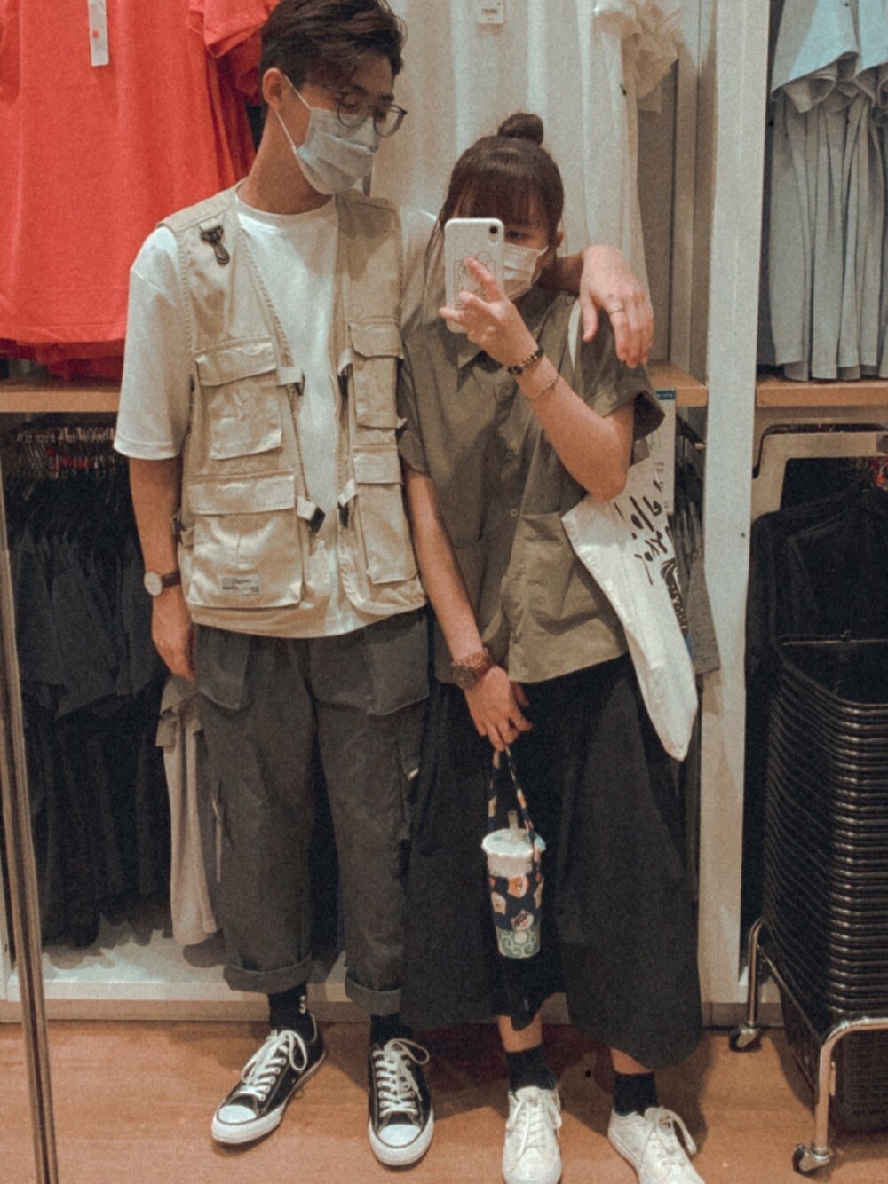 「ootd、couple、coupleoutfit、converse、工裝褲」｜「UNIQLOのアイテム（ドレス、ホワイト系）」を使った、wingさん（レディース・153cm）の秋コーディネートの1枚目の写真