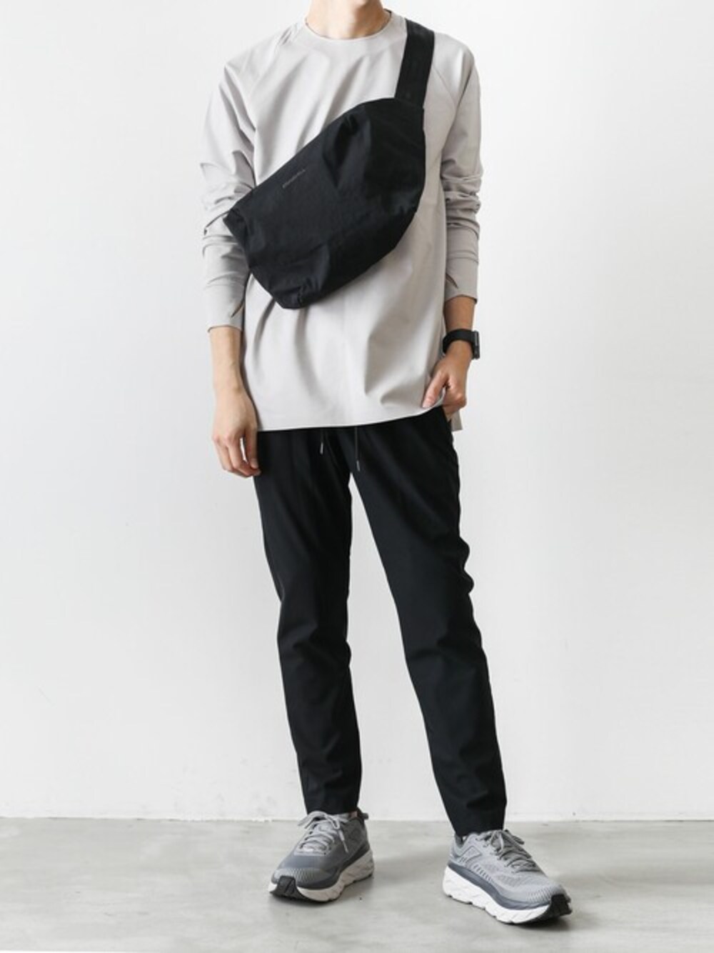 CRAMSHELL スクエアスリングバッグ ボディバッグ CRAMSHELL（クラムシェル）の「SQUARE SLING BAG（ボディバッグ