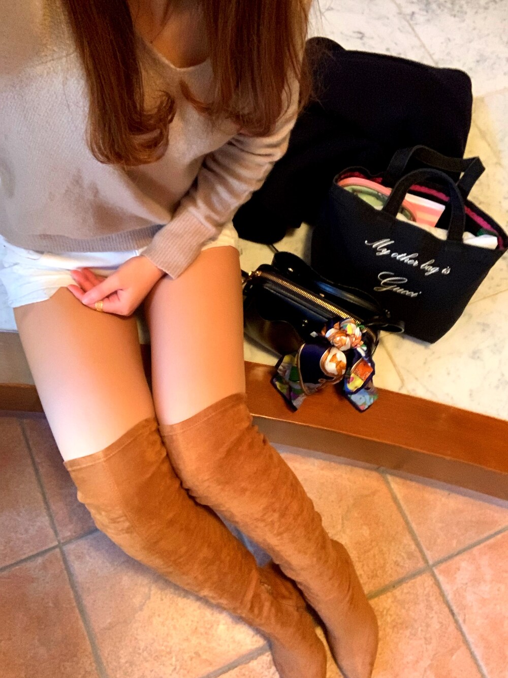 「オトナカジュアル、オトナ女子、冬コーデ、シンプル、ベージュ、ホワイト、ブーツ、おしゃれさんと繋がりたい」｜「URBAN RESEARCH ROSSO WOMENのROSSO ボリュームフードコート（その他アウター、ブルー系）」を使った、taekoさん（レディース・169cm）の冬コーディネートの1枚目の写真