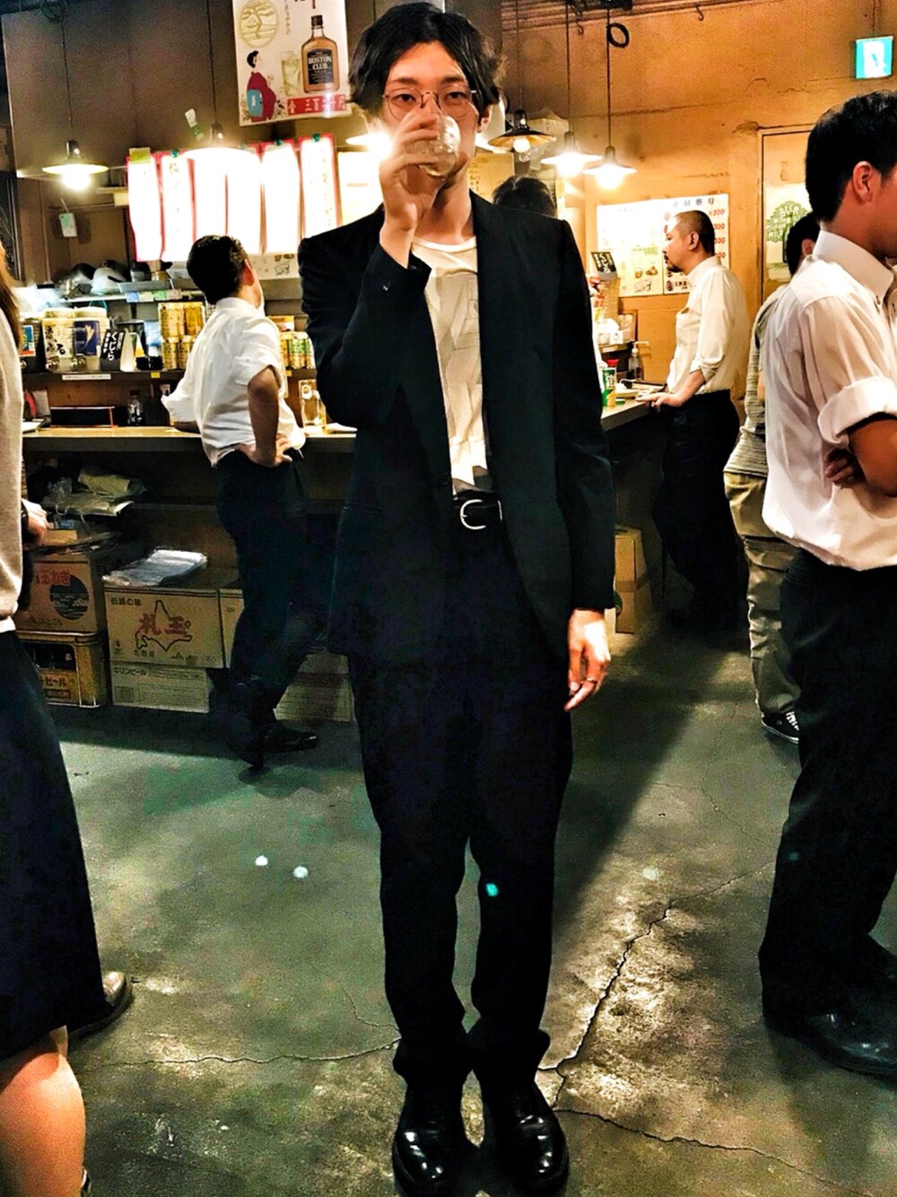 「JW Andersonのアイテム（スラックス、ブラック系）」を使った、しゃぶしゃぶランチ食べたいさん（メンズ・180cm）の秋コーディネートの1枚目の写真