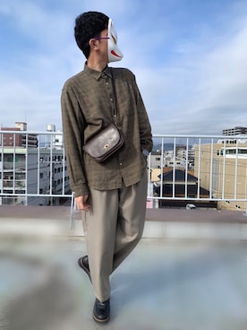 「GU（ジーユー）のアイテム（シャツ/ブラウス、ベージュ系）」を使った、shunさん（メンズ・178cm）の秋コーディネート