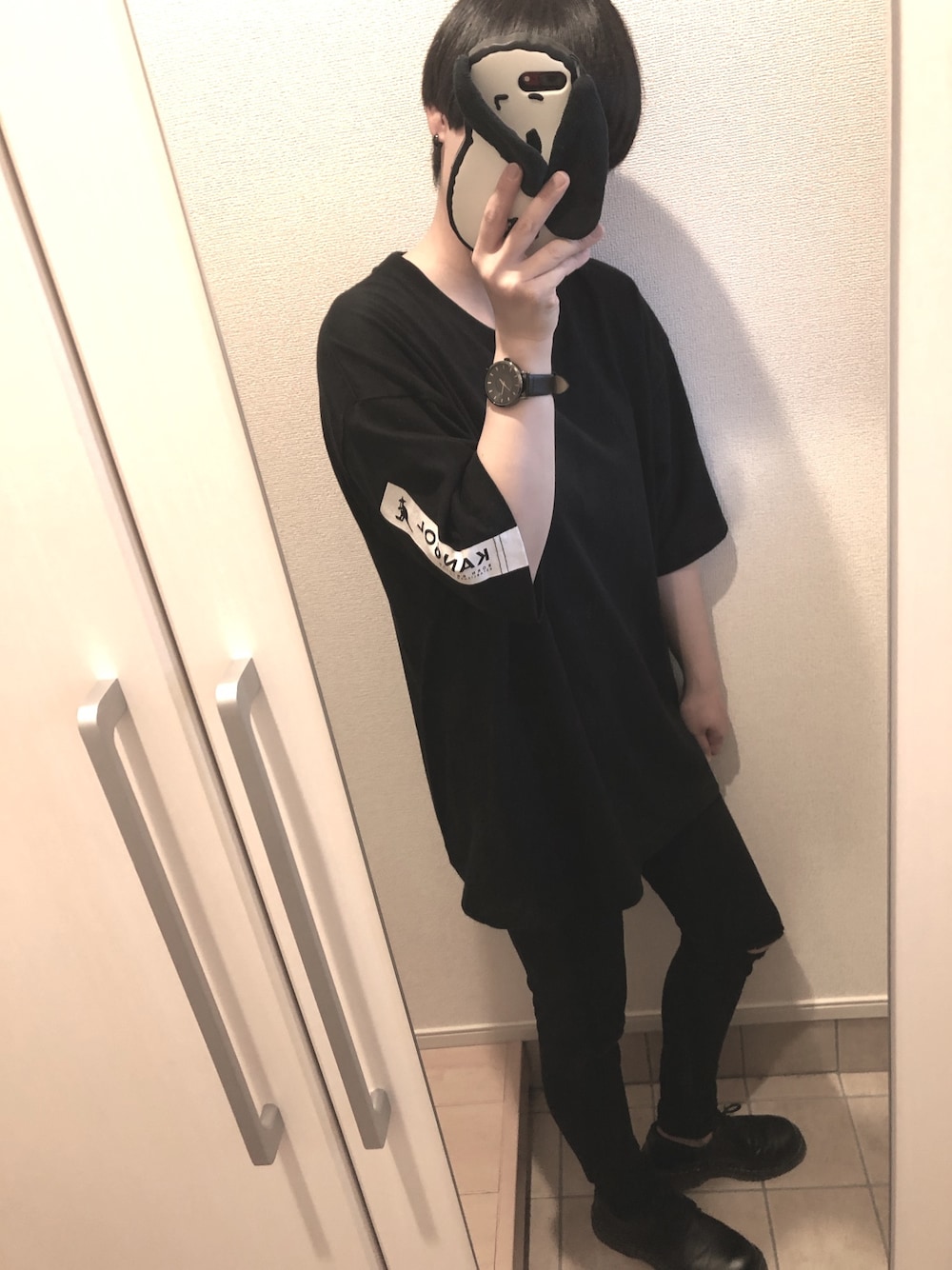 「黒、ダメージデニムパンツ、プチプラ、ビッグシルエット、ショートヘア、スキニーデニム」｜「KANGOLの＜KANGOL/カンゴール＞別注胸刺繍Tシャツ/846399（Tシャツ/カットソー、ブラック系）」を使った、ひぃさん（レディース・163cm）の夏コーディネートの1枚目の写真
