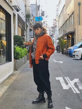 「アイテム（スタジャン、オレンジ系）」を使った、Natsuki.Cさん（レディース・165cm）の秋コーディネート