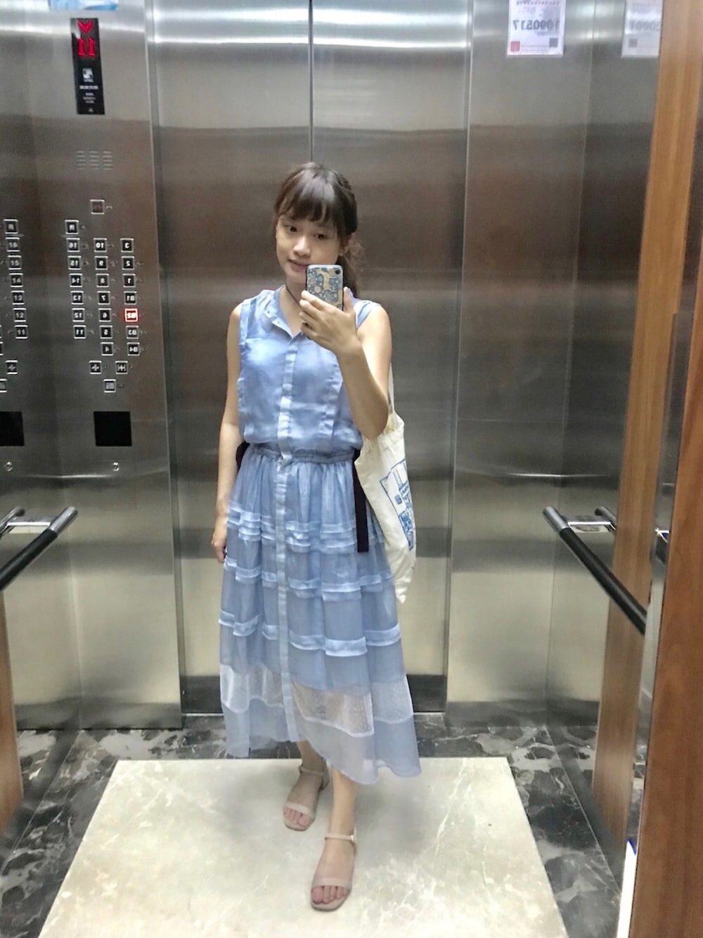 「FURFURの切り替えワンピース（ワンピース、ブルー系）」を使った、Shan さん（レディース・157cm）の夏コーディネートの1枚目の写真