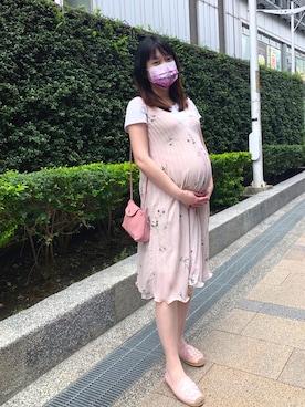 Longchamp ロンシャン のショルダーバッグ ピンク系 を使った人気ファッションコーディネート Wear