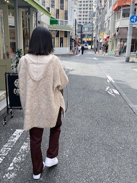 メランジVあきニットプルオーバーを使った人気ファッション