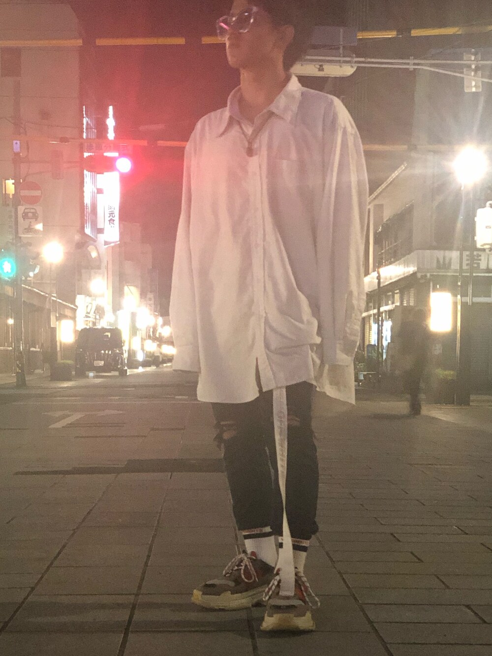 「お洒落さんとつながりたい、誕生日、モード、ゆるコーデ、秋、秋のコーデ、古着MIX、低身長、BALENCIAGA」｜「Auntie Rosaの【Tiny Roor】T.R CLEAR SUNGLASSES（サングラス、ブルー系）」を使った、koyoさん（メンズ・162cm）の秋コーディネートの1枚目の写真