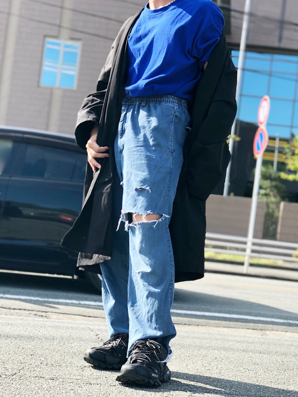 「BALENCIAGAのアイテム（スニーカー、ブラック系）」を使った、koyoさん（メンズ・162cm）の秋コーディネートの1枚目の写真