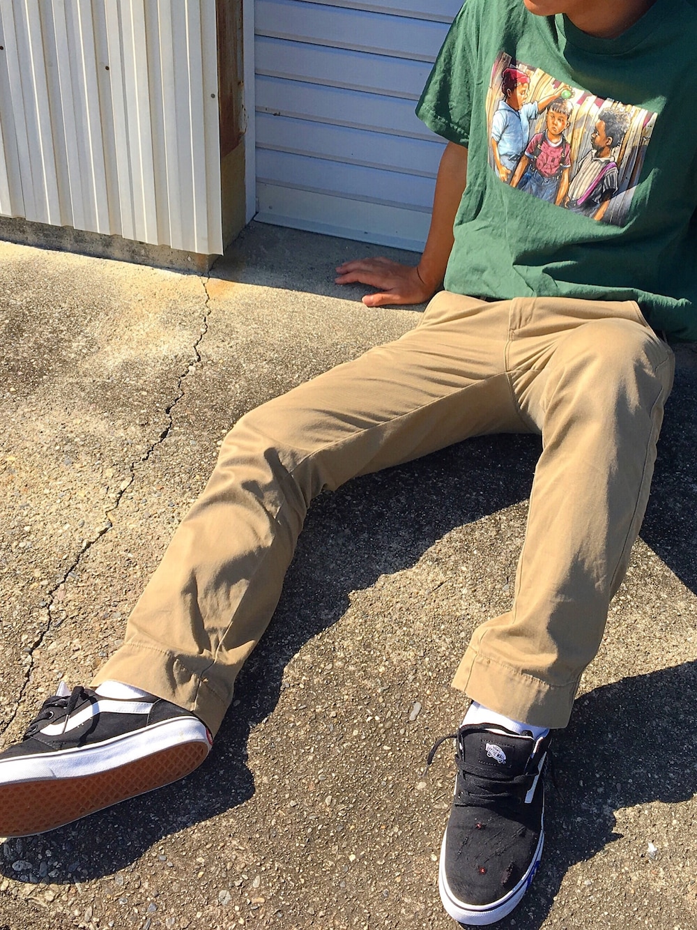 「DGKのアイテム（Tシャツ/カットソー、グリーン系）」を使った、koyoさん（メンズ・162cm）の秋コーディネートの1枚目の写真