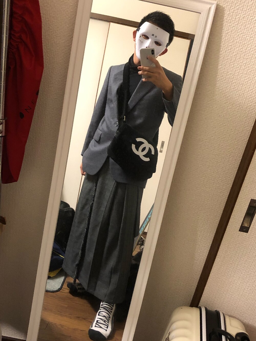 「NO ID.のアイテム（スカート、グレー系）」を使った、koyoさん（メンズ・162cm）の秋コーディネートの1枚目の写真