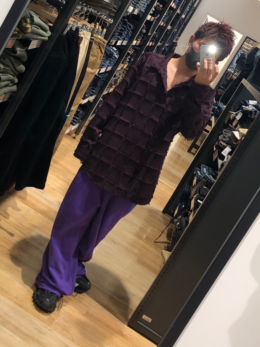 「シンプル、秋コーデ、大人カジュアル、紫、パープル、オーバーサイズ、ootd、ストリート、モード、モードストリート」｜「NO ID.のアイテム（トップス、レッド系）」を使った、koyoさん（メンズ・162cm）の秋コーディネートの1枚目の写真