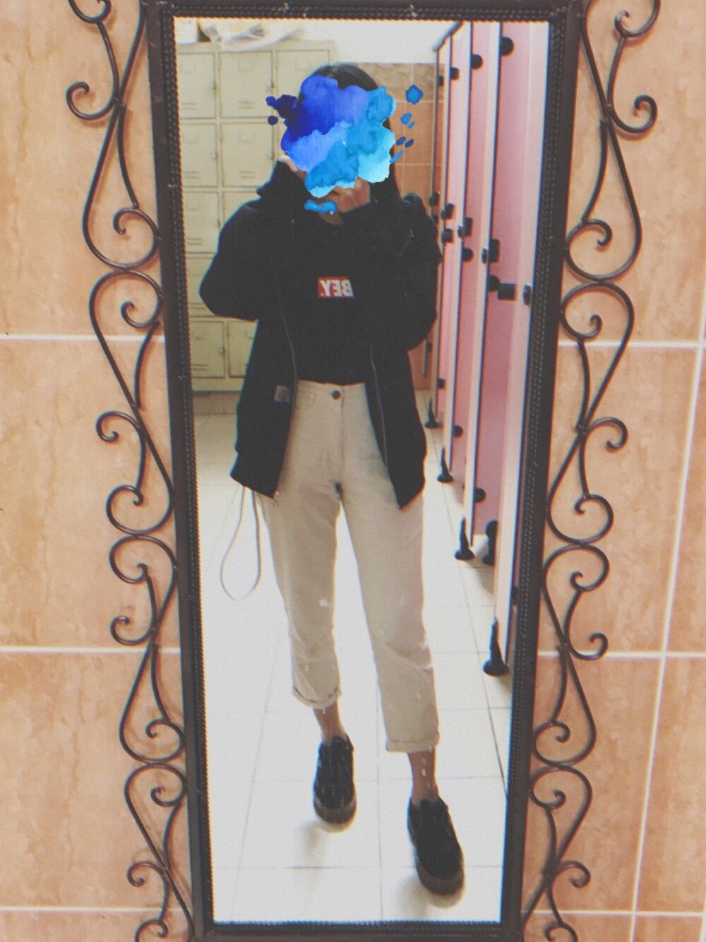 「秋のコーデ、スポーティー、OBEY、carhartt、UNIQLO、PUMA」｜「OBEYのアイテム（Tシャツ/カットソー、ブラック系）」を使った、K.Lさん（レディース・162cm）の秋コーディネートの1枚目の写真