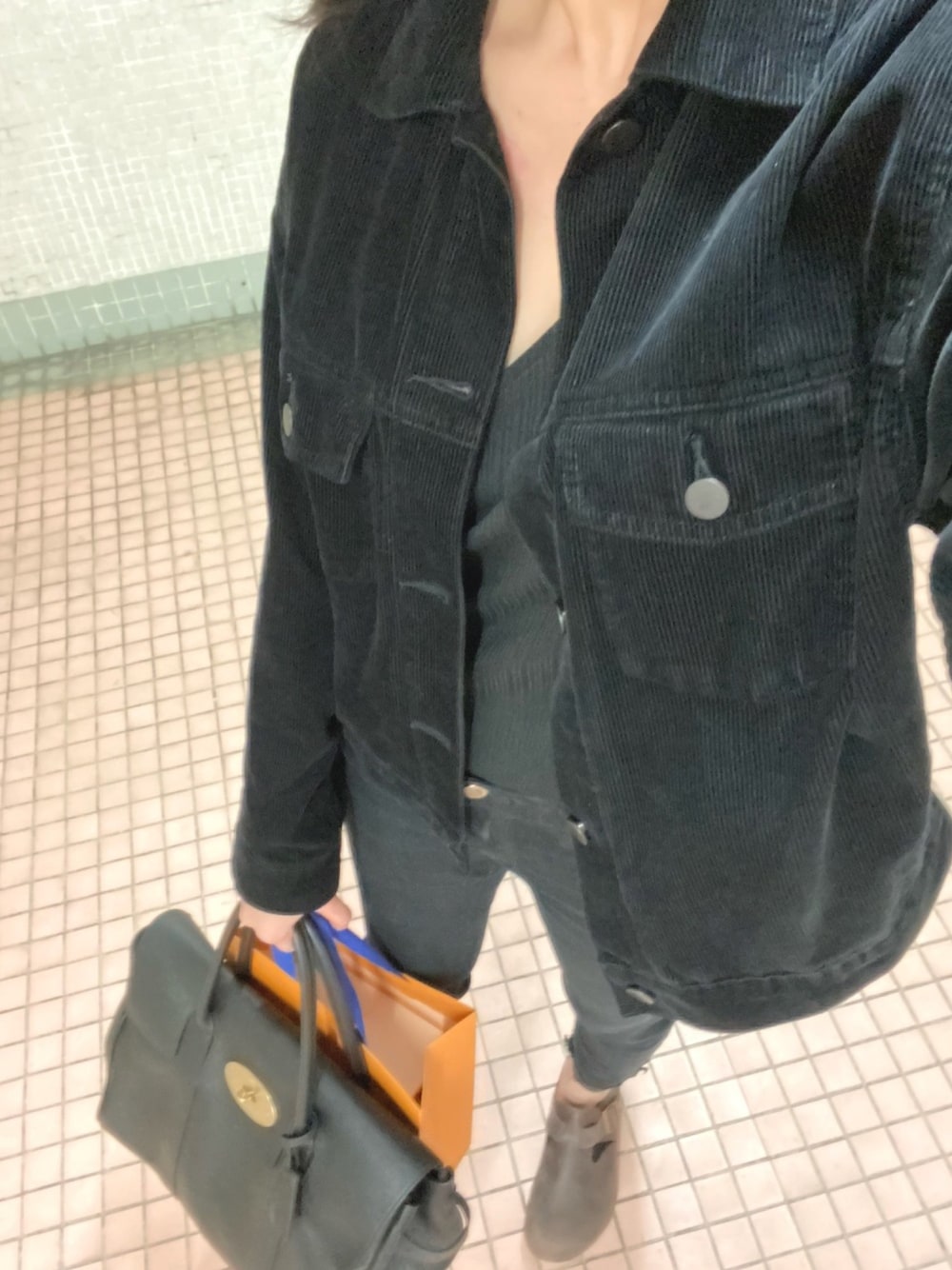 「ootd、今日のコーデ、冬コーデ、冬のコーデ、女の子、黒、mulberry、UNIQLO、birkenstock」｜「UNIQLOのUNIQLO Oversized Corduroy Jacket（ジャケット/アウター、ブラック系）」を使った、K.Lさん（レディース・162cm）の冬コーディネートの1枚目の写真
