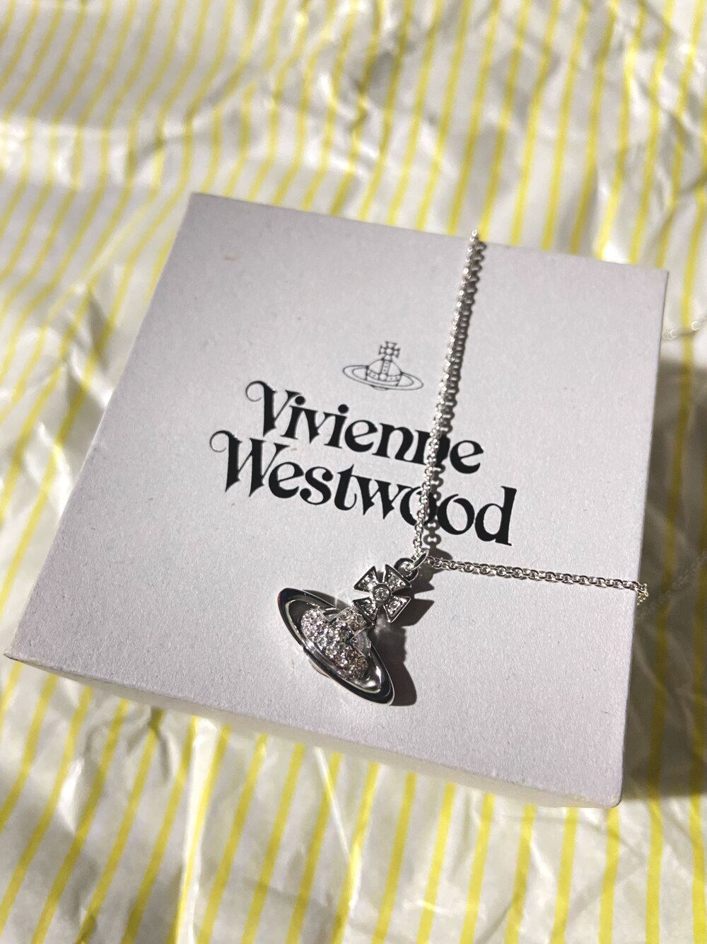 「ootd、Vivienne Westwood、ネックレス、合わせやすい、necklace」｜「Vivienne Westwoodの63020111/SORADA SMALL BAS RELIEF PENDANT（ネックレス、シルバー系）」を使った、K.Lさん（レディース・162cm）の冬コーディネートの1枚目の写真