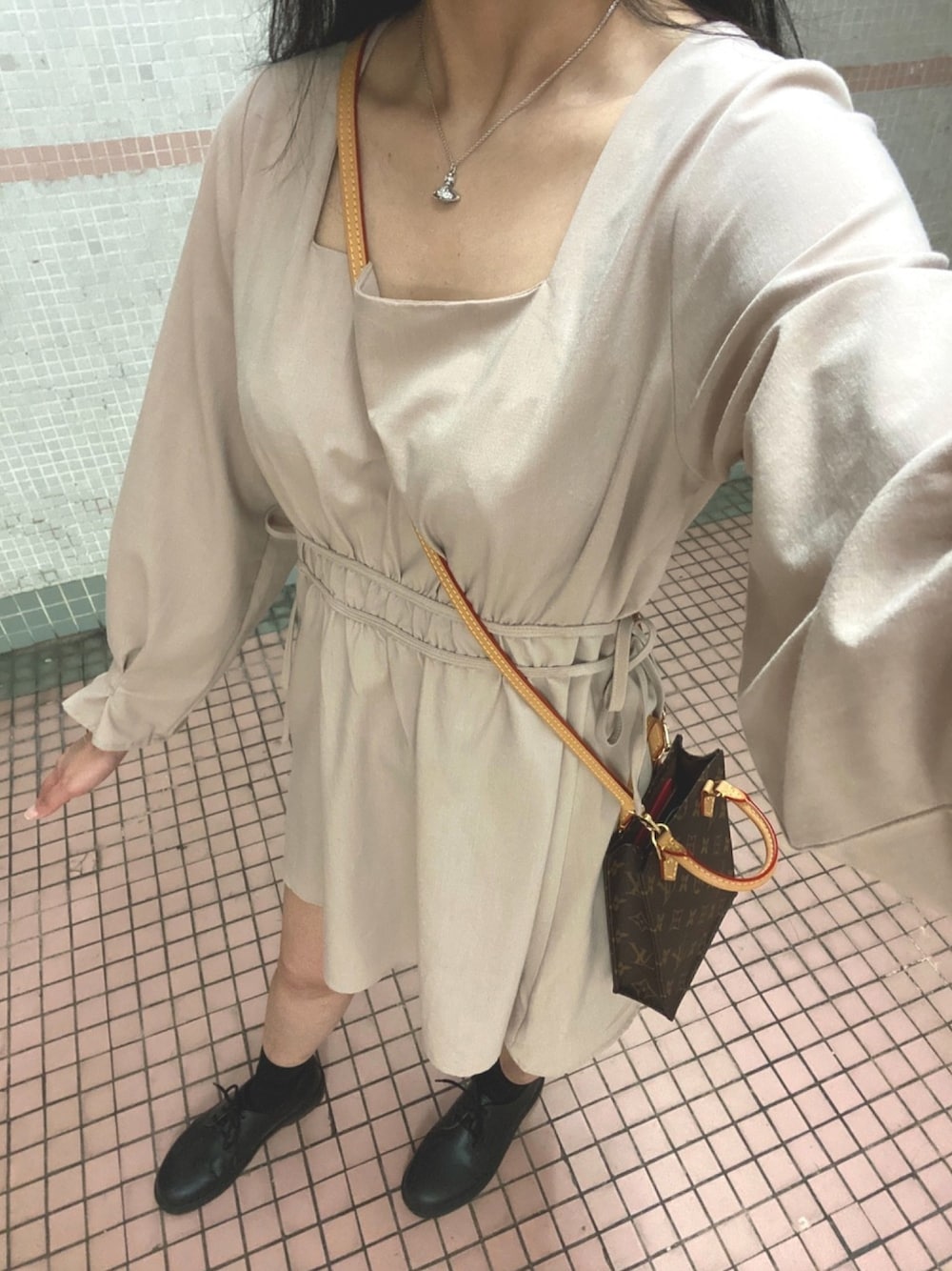 「ootd、今日のコーデ、冬コーデ、冬のコーデ、女の子、Vivienne Westwood、LouisVuitton、Dr.Martens」｜「Vivienne Westwoodの63020111/SORADA SMALL BAS RELIEF PENDANT（ネックレス、シルバー系）」を使った、K.Lさん（レディース・162cm）の冬コーディネートの1枚目の写真