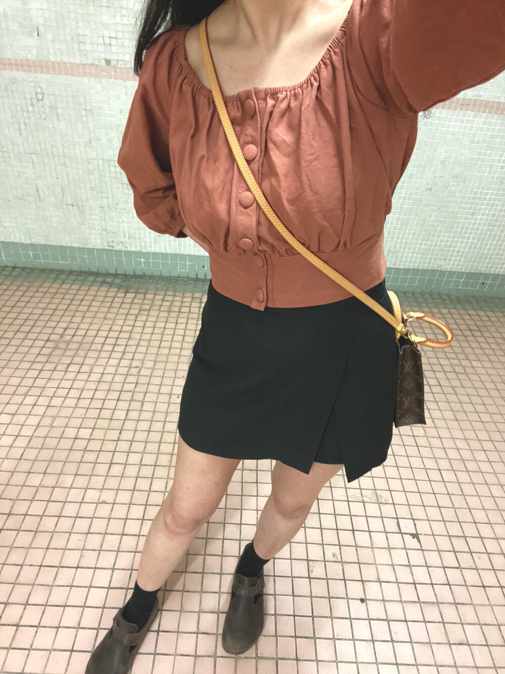 「ootd、春コーデ、今日のコーデ、女の子、LouisVuitton、birkenstock」｜「AIRSPACEのアイテム（トップス、ブラウン系）」を使った、K.Lさん（レディース・162cm）の冬コーディネートの1枚目の写真