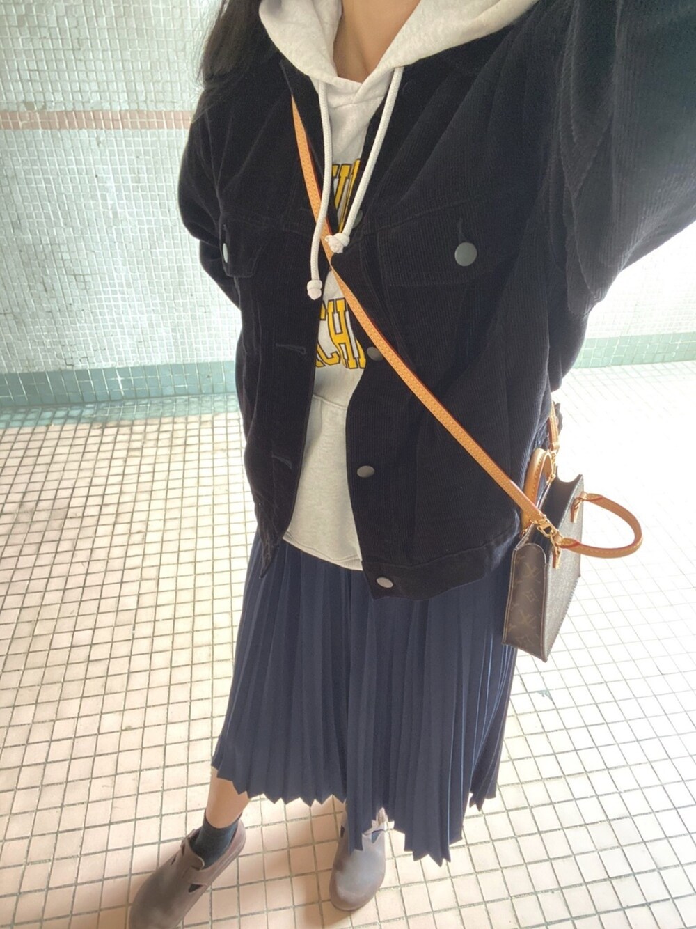 「ootd、春コーデ、今日のコーデ、女の子、低身長、LouisVuitton、UNIQLO、GU、birkenstock、PENHALIGON'S」｜「UNIQLOのUNIQLO Oversized Corduroy Jacket（ジャケット/アウター、ブラック系）」を使った、K.Lさん（レディース・162cm）の春コーディネートの1枚目の写真