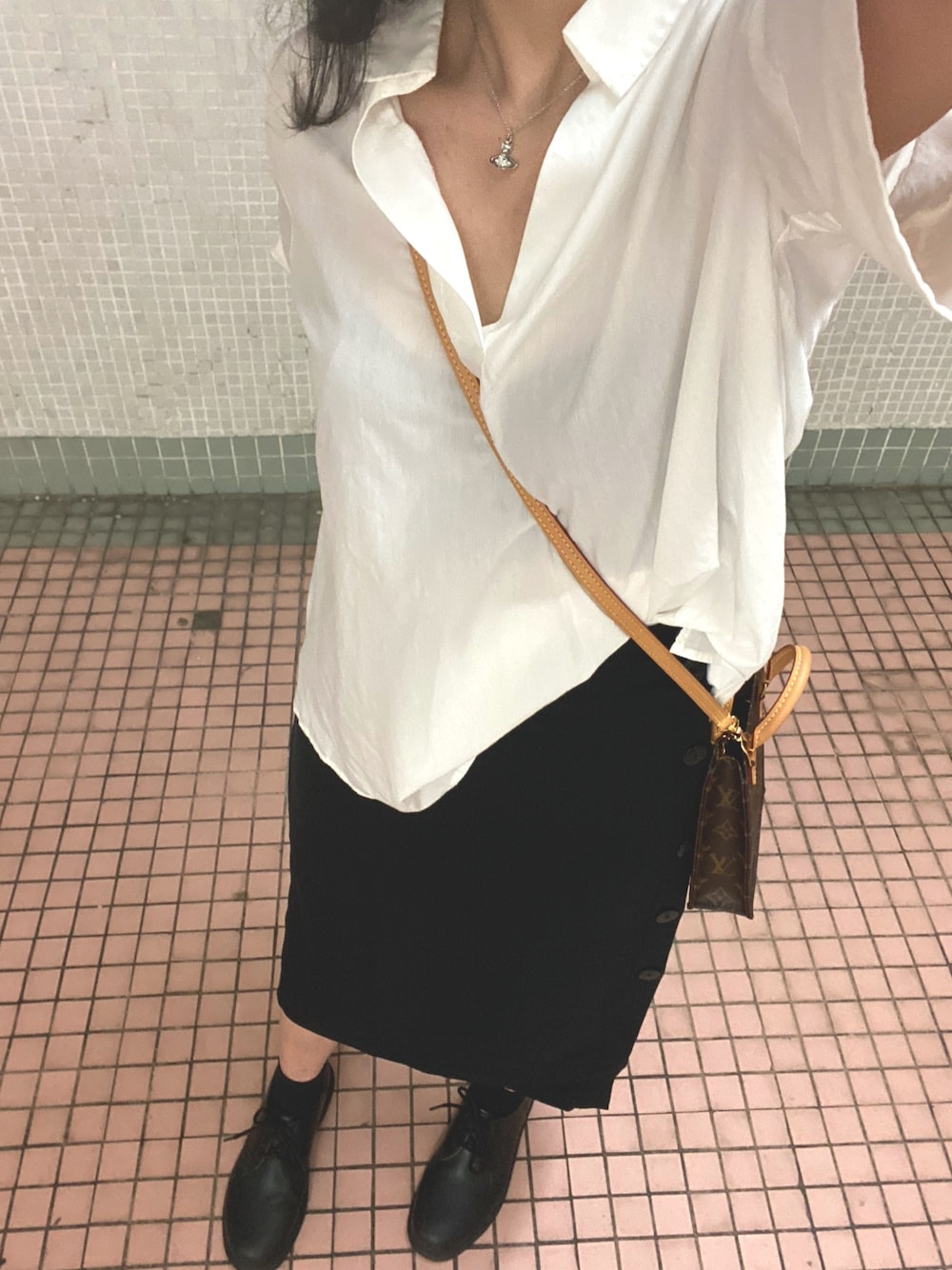 「ootd、春コーデ、今日のコーデ、女の子、低身長、LouisVuitton、LOWRYS FARM、GU、Vivienne Westwood、Dr.Martens」｜「Vivienne Westwoodの63020111/SORADA SMALL BAS RELIEF PENDANT（ネックレス、シルバー系）」を使った、K.Lさん（レディース・162cm）の春コーディネートの1枚目の写真