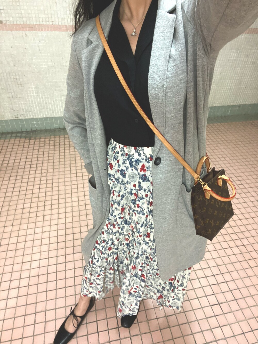 「ootd、春コーデ、今日のコーデ、女の子、低身長、LouisVuitton、Vivienne Westwood、UNIQLO、diptyque」｜「Vivienne Westwoodの63020111/SORADA SMALL BAS RELIEF PENDANT（ネックレス、シルバー系）」を使った、K.Lさん（レディース・162cm）の春コーディネートの1枚目の写真