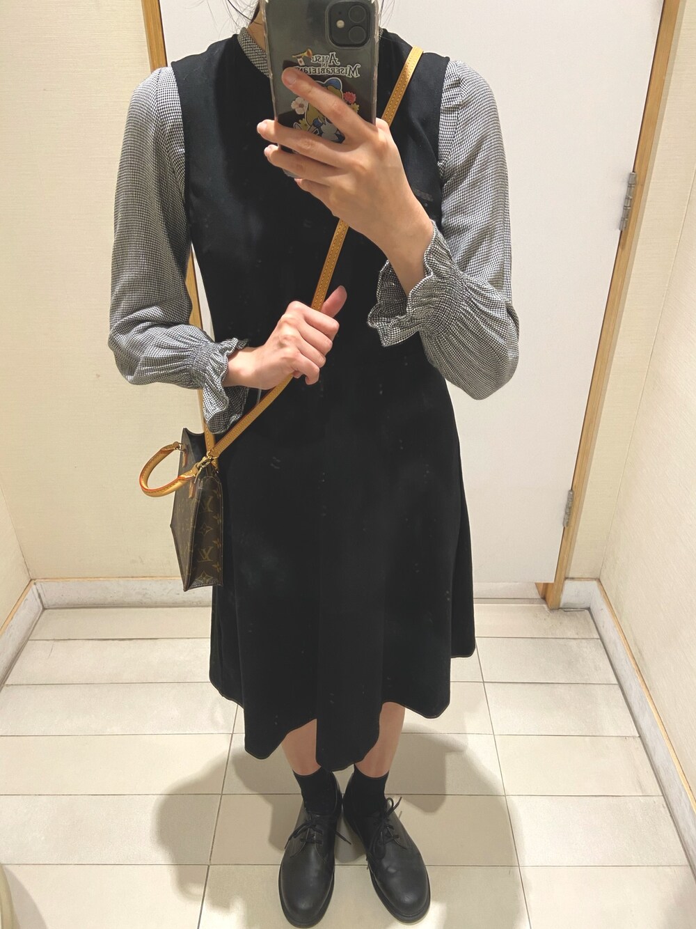 「ootd、春コーデ、今日のコーデ、女の子、低身長、LouisVuitton、UNIQLO、H&M、Dr.Martens」｜「H&Mのアイテム（トップス、ブラック系）」を使った、K.Lさん（レディース・162cm）の春コーディネートの1枚目の写真